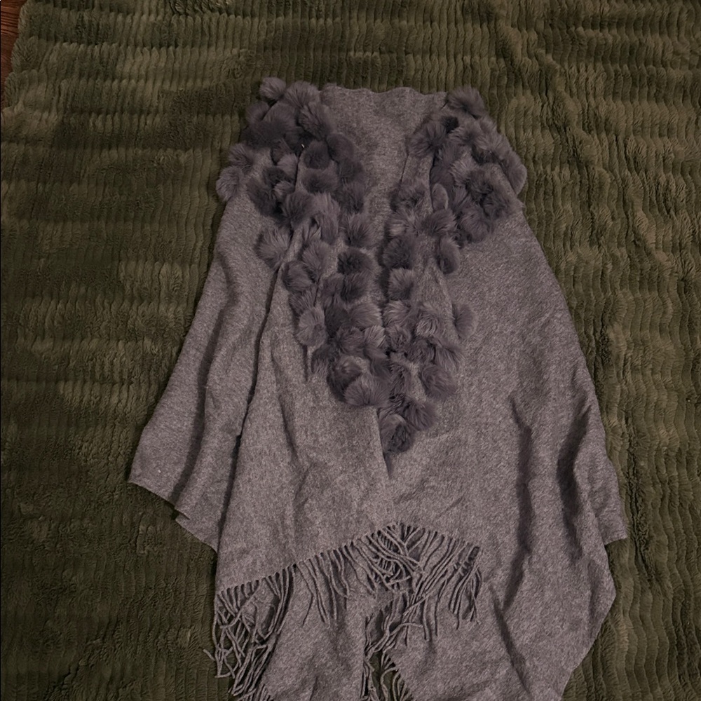 Chic Gray Women's Poncho with Fringe (real rabbit fur) origin Spain